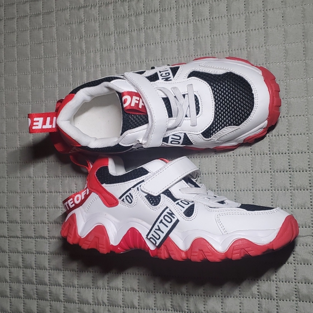 Sneakers - Picture 3 of 4